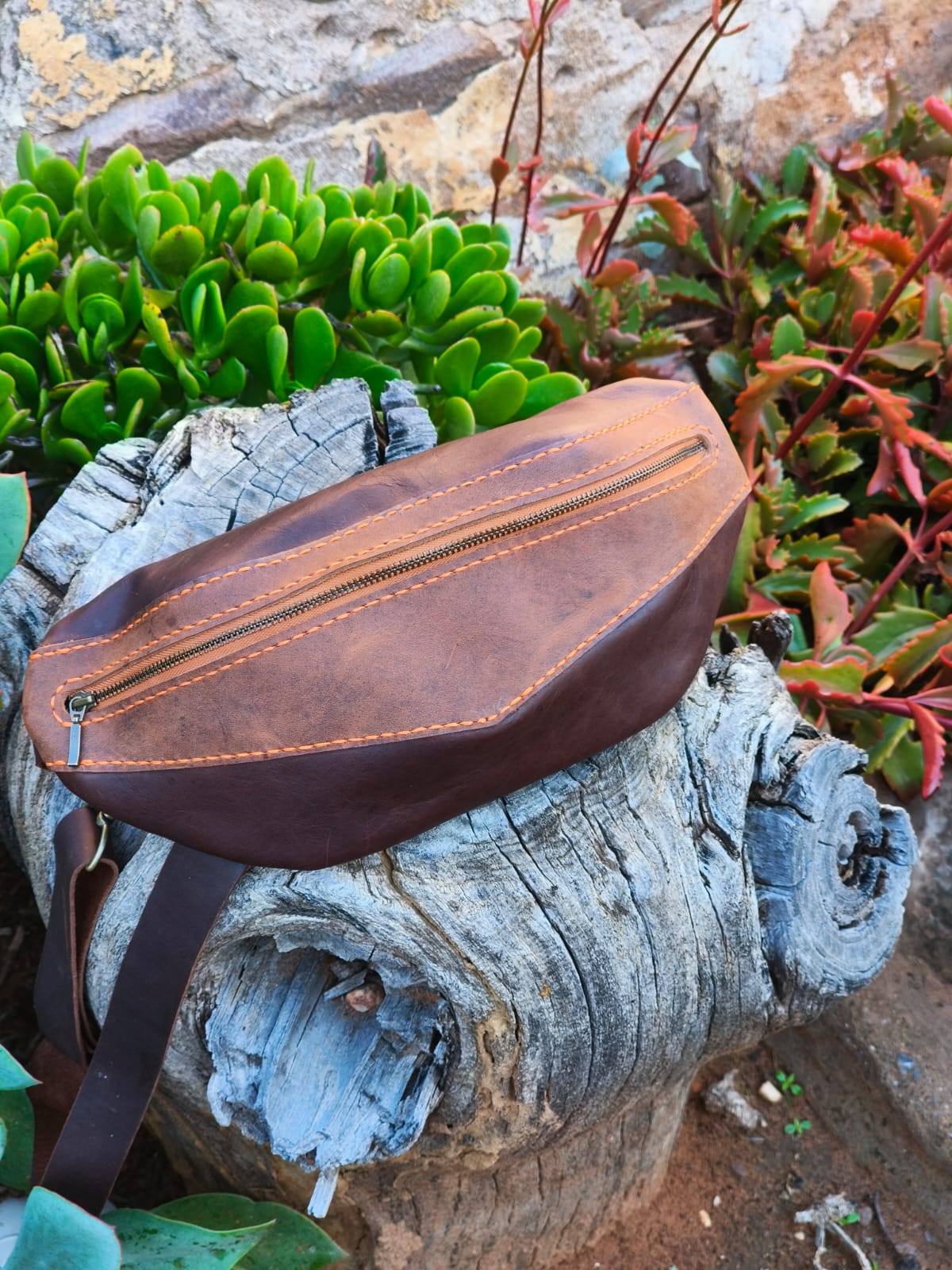 Nomad cross body bag